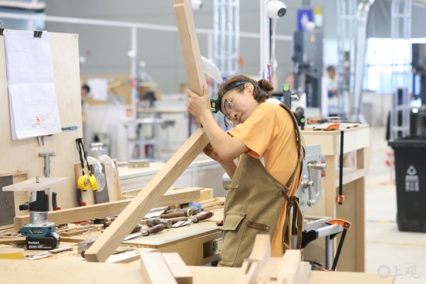 伯乐配资 城事 | “女木匠”逆袭赛场，出手“稳准狠”